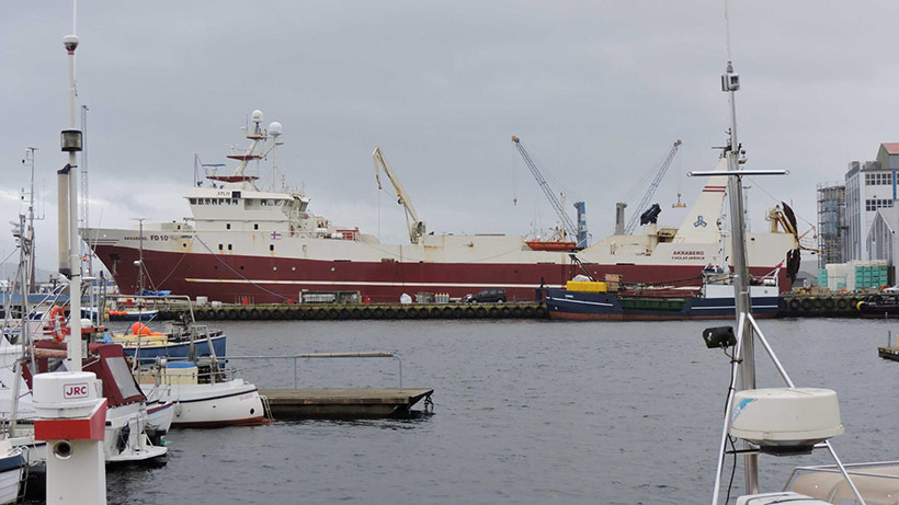 Färöischer Super Industrie-Fischtrawler der auf einmal tausende Tonnen Fisch fangen und verarbeiten kann